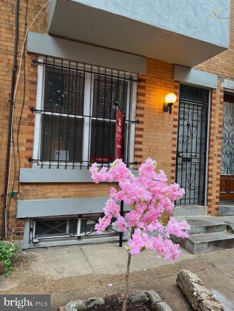 QUEEN VILLAGE - Residential Lease