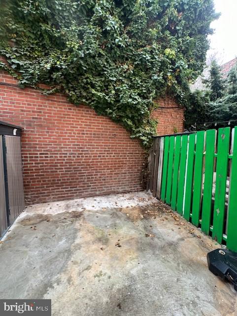 QUEEN VILLAGE - Residential Lease