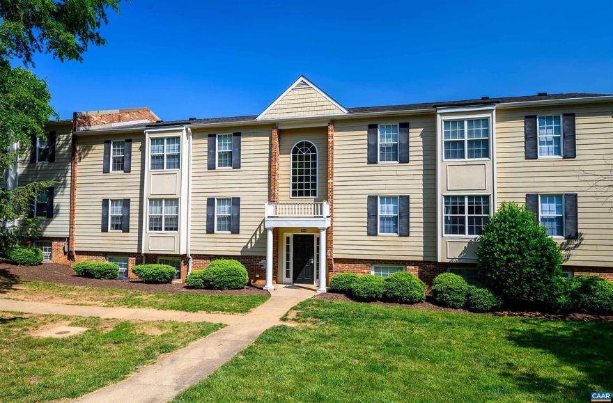 This charming 3-bedroom, 2-bathroom top floor condo provides ample room for comfortable living and boasts breathtaking mountain views from its balcony! This ready-to-move-in residence is ideally situated just steps away from the pool, fitness center, and tennis courts, ensuring easy access to community amenities. NEW HVAC 2022! With Wegmans and 5th St Station only two miles away, you'll have convenient shopping and dining options within reach. Additionally, being close to downtown Charlottesville allows you to indulge in all the city has to offer. Perfectly positioned for quick access to I-64 and the CAT bus stop, this location is ideal for those seeking convenience. Whether you're looking for an affordable home or a promising investment, this remarkable opportunity is not to be missed!,Wood Cabinets