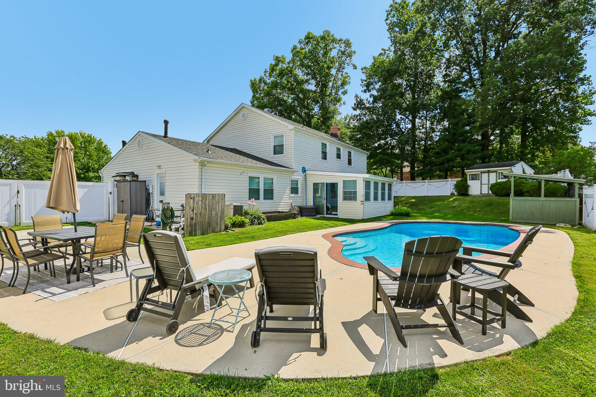 402 RIPPLEWOOD ROAD