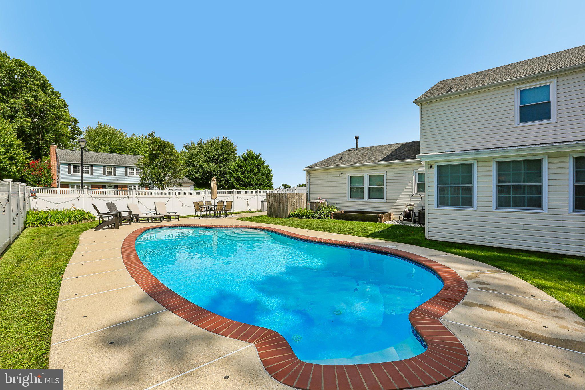 402 RIPPLEWOOD ROAD