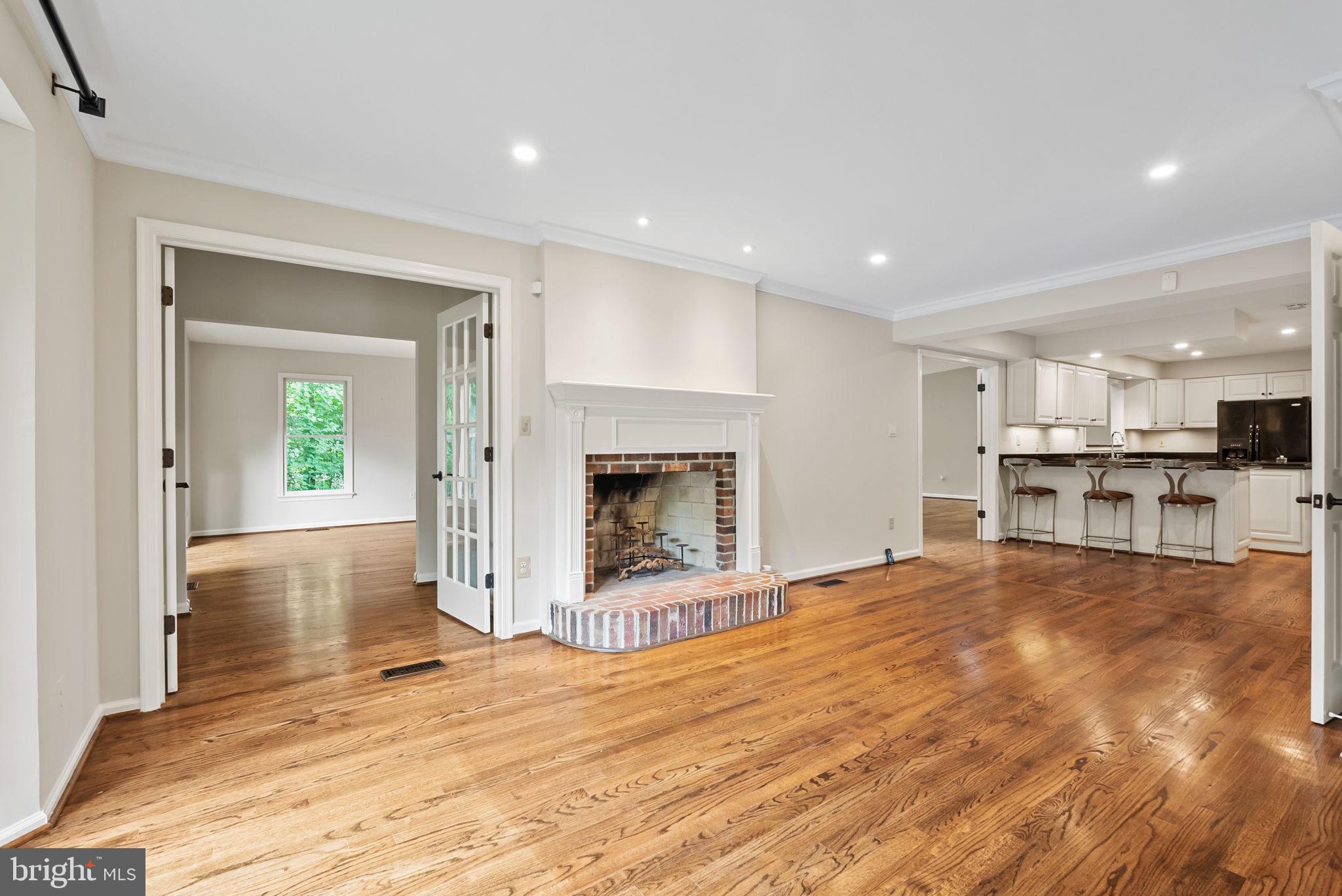 LANGLEY OAKS - Residential Lease