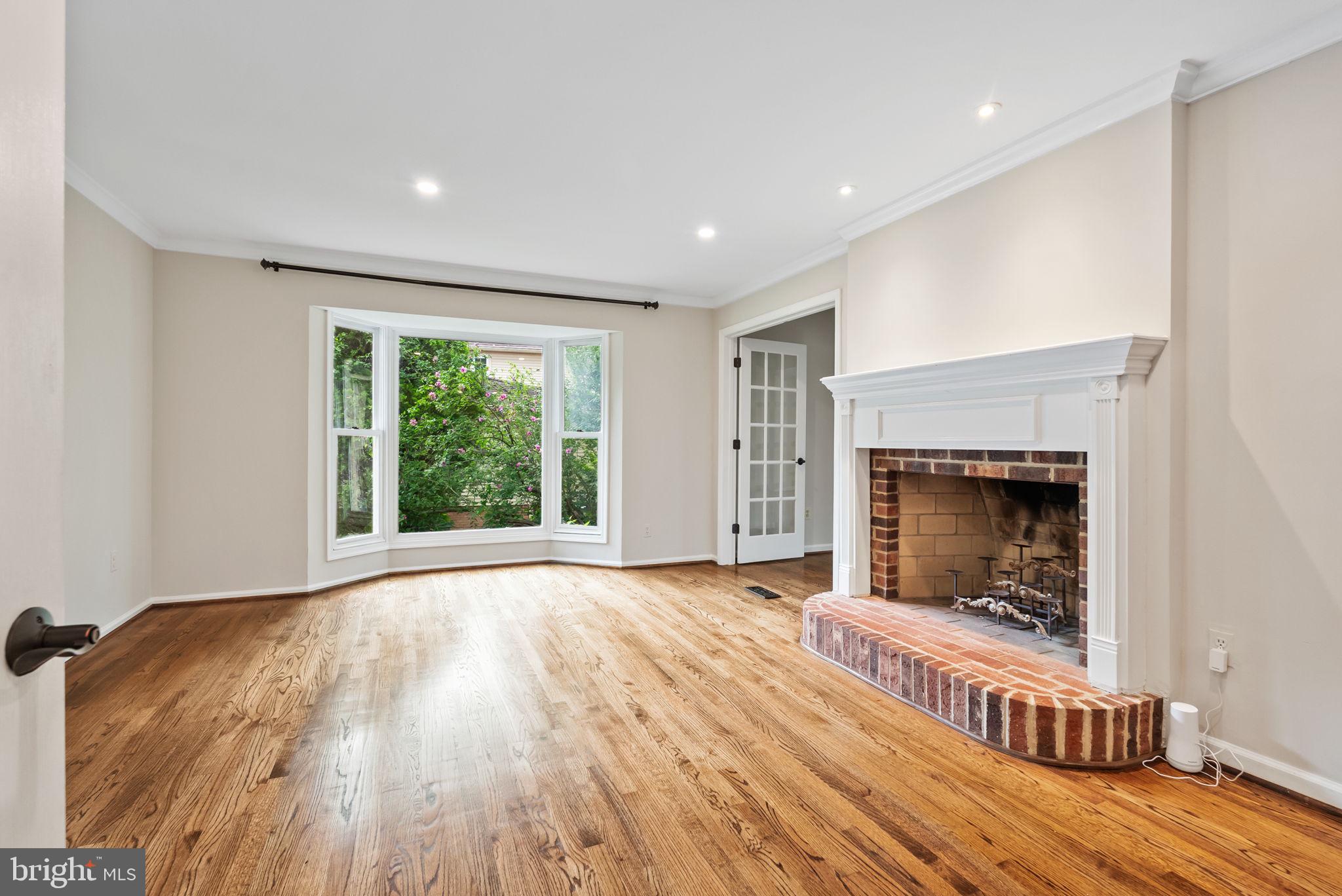 LANGLEY OAKS - Residential Lease