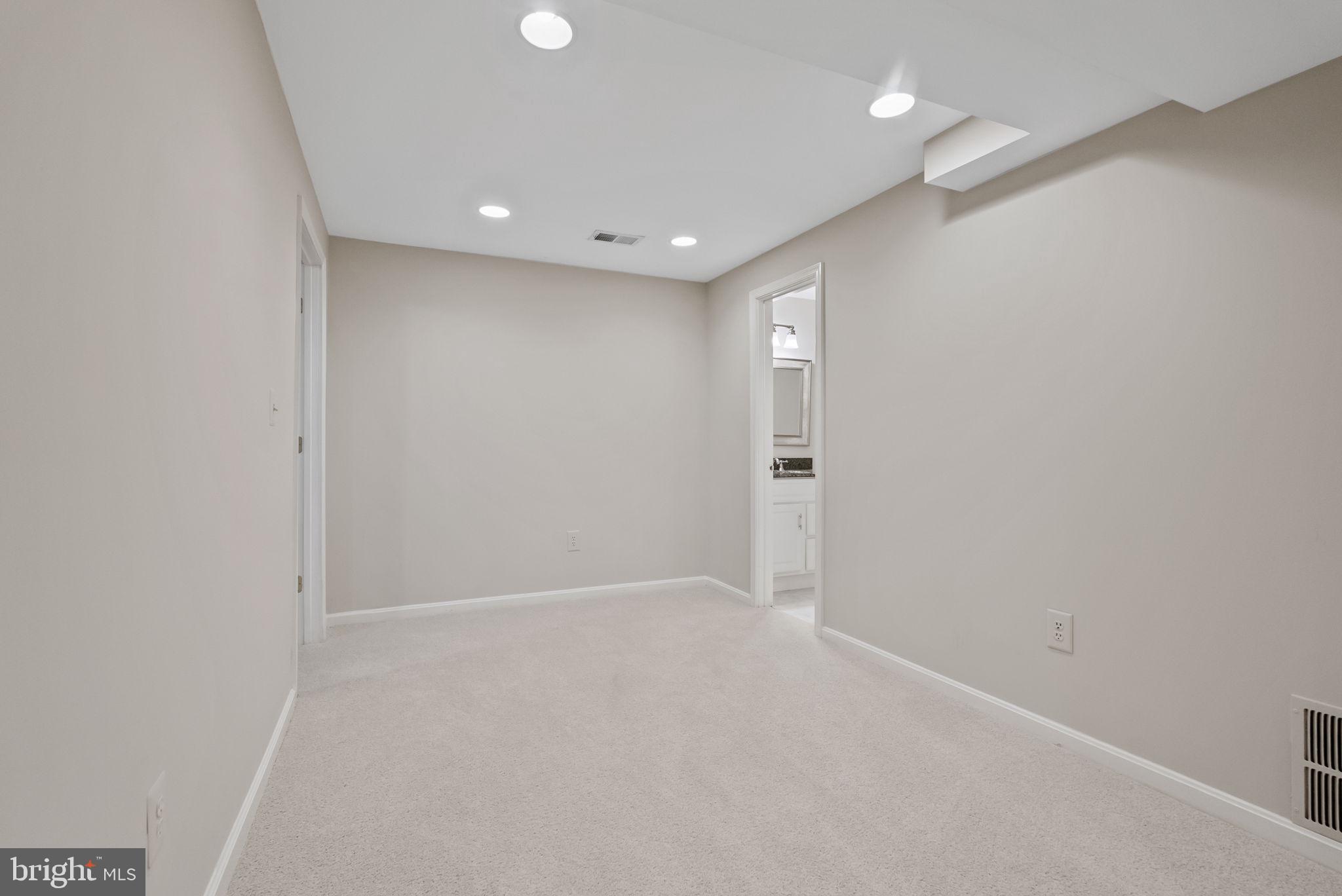 LANGLEY OAKS - Residential Lease