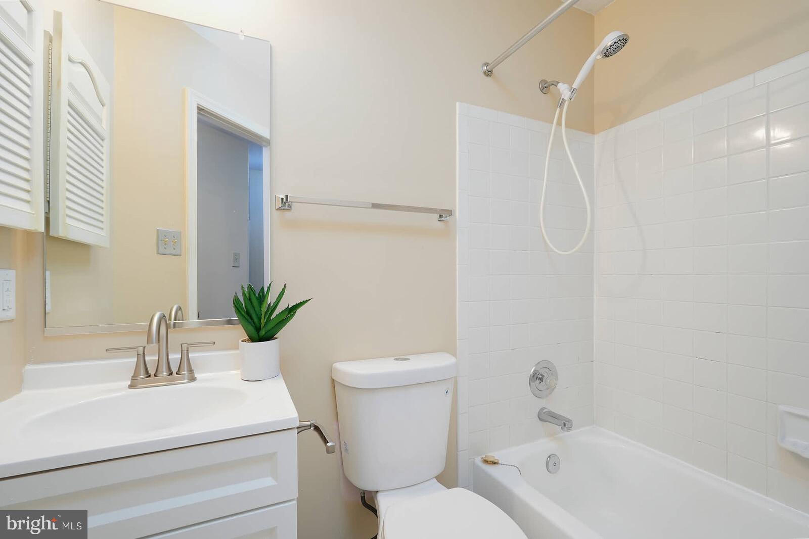 GUNNERS LAKE VILLAGE - Residential