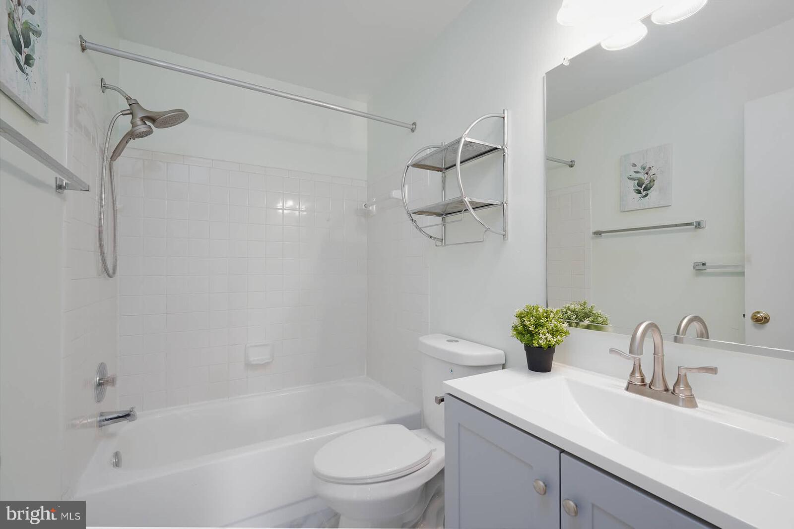 GUNNERS LAKE VILLAGE - Residential