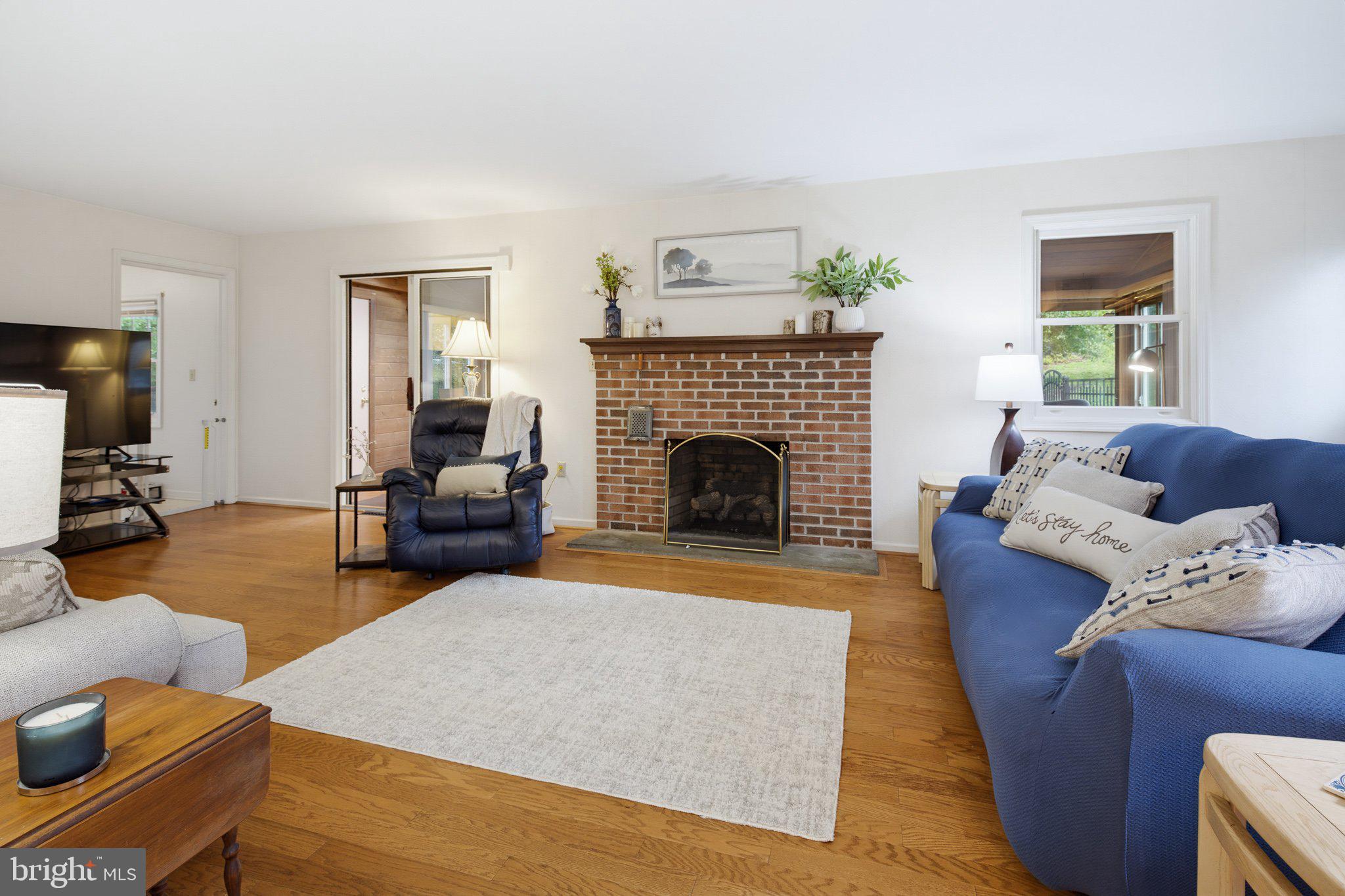 2584 WOODVIEW DRIVE