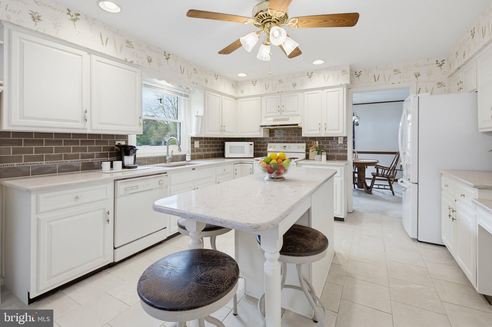 2584 WOODVIEW DRIVE