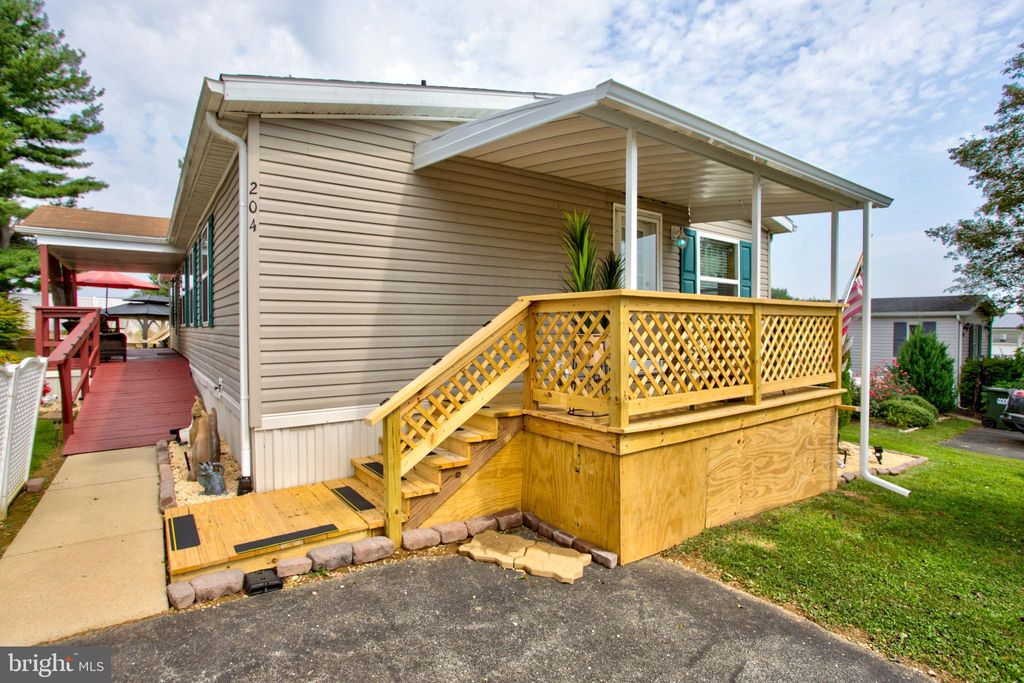 Photo of 204 CLEARFIELD CT W, LANCASTER, PA 17603 (MLS # PALA2039866)