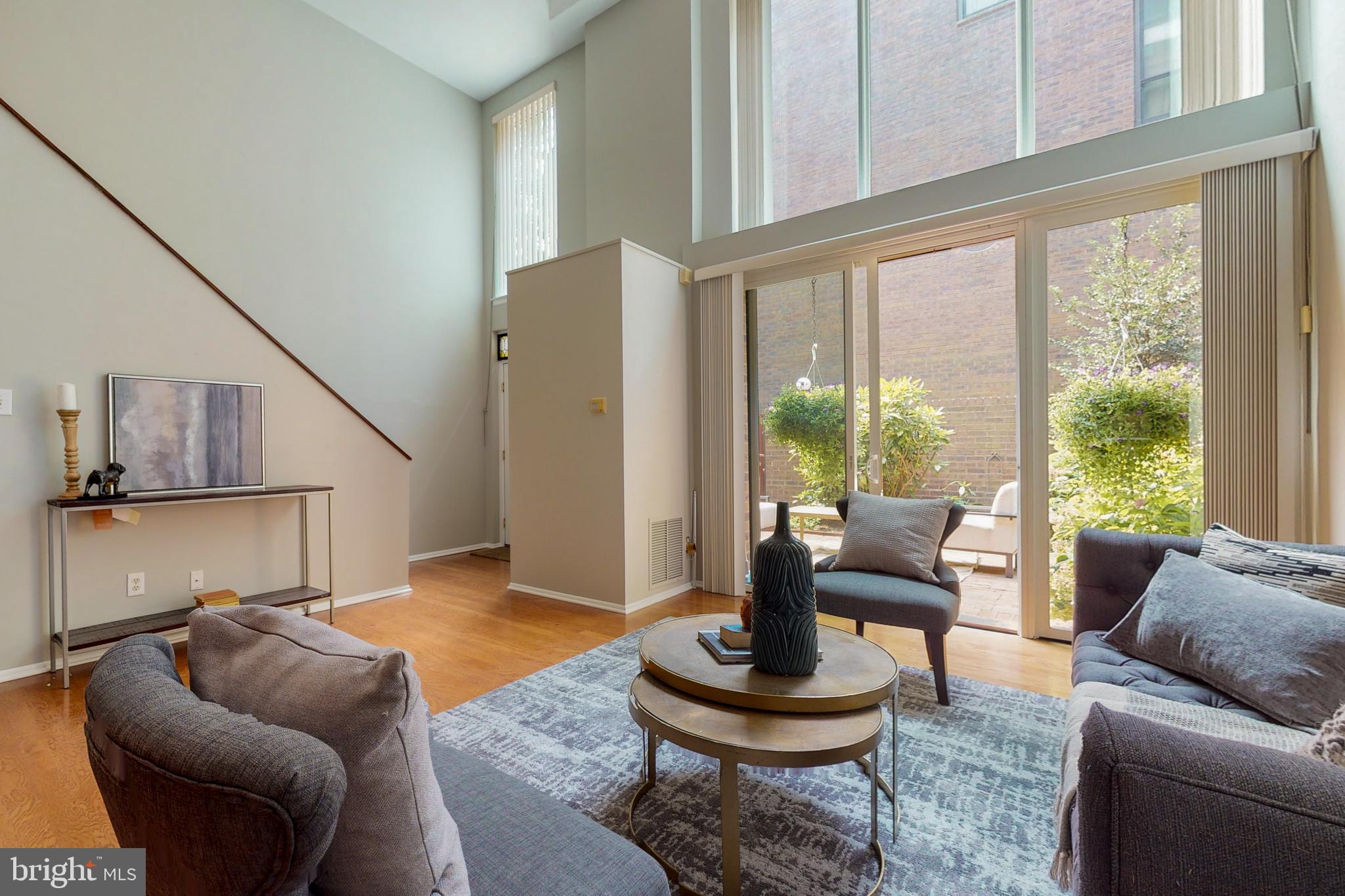 SOCIETY HILL - Residential