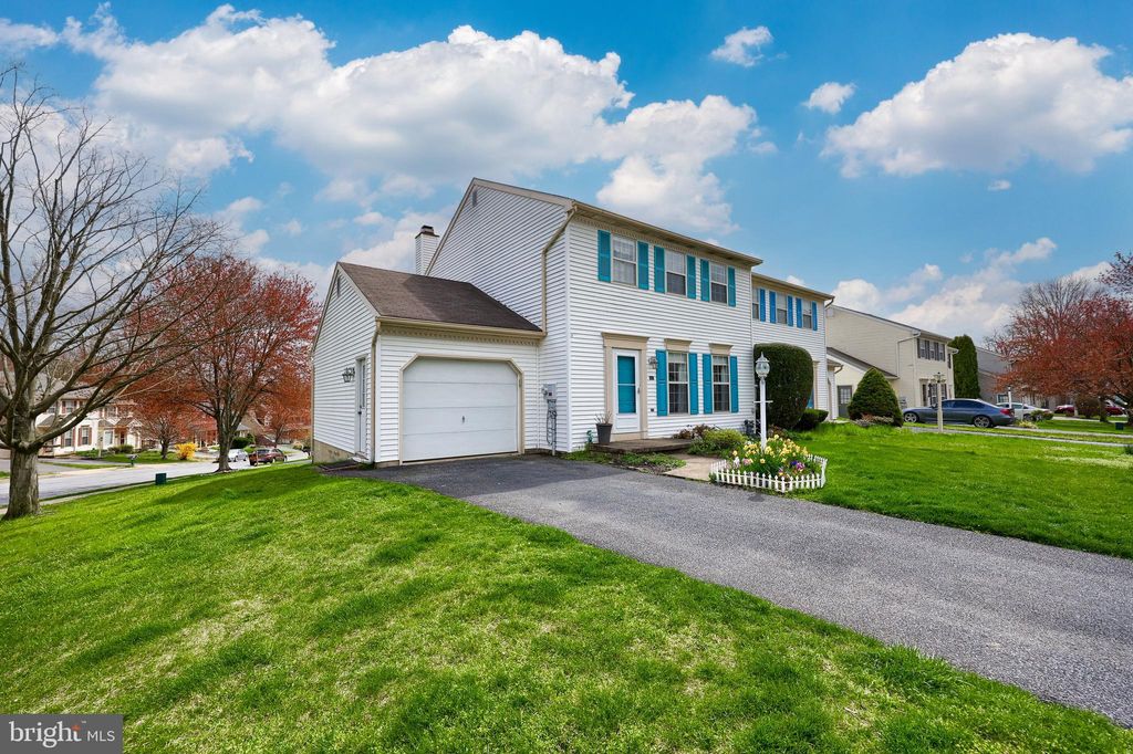 Photo of 111 Meadowcroft Drive, Lancaster, PA 17603 (MLS # PALA2049192)