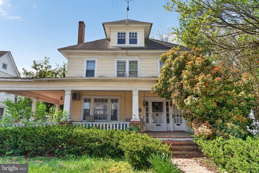 Investor special in the heart of Denton! This duplex at 522 Market St offers incredible potential for the right buyer looking to add value and build equity. Featuring two separate units, each level includes 2 bedrooms and 1 full bathroom, providing a functional layout ideal for rental income or multi-generational living. This also has potential to be converted back into a single family residential unit

With a little TLC, the upside is undeniable; whether you’re looking to renovate and hold, fix and flip, or create a long-term income-producing asset. Located within close proximity to local shops, dining, and everyday conveniences, this property is perfectly positioned for future tenants or owner-occupants alike.

Opportunities like this don’t come around often, bring your vision and unlock the full potential of this investment!