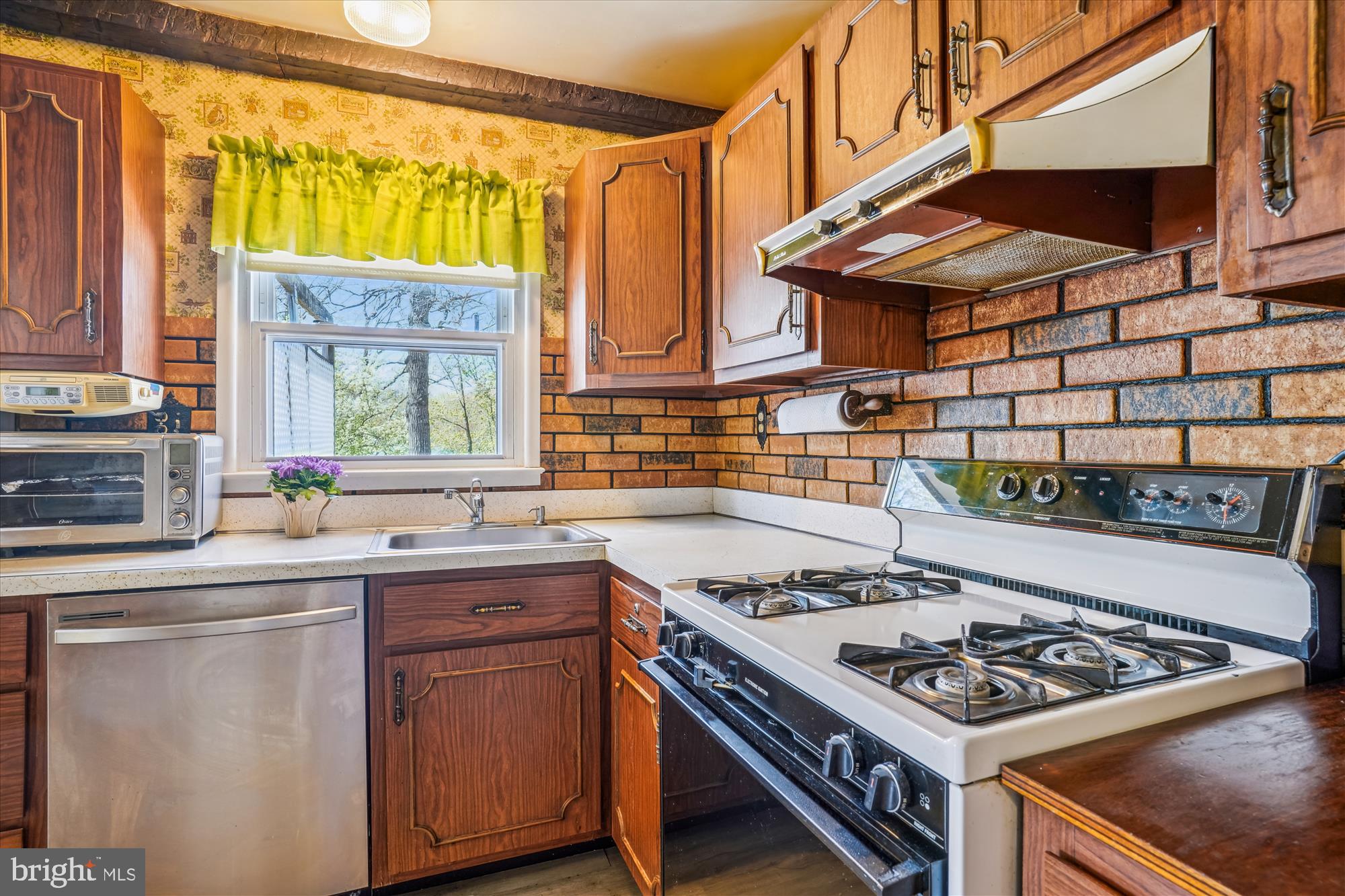 STRAWBERRY HILL EST SUB - Residential