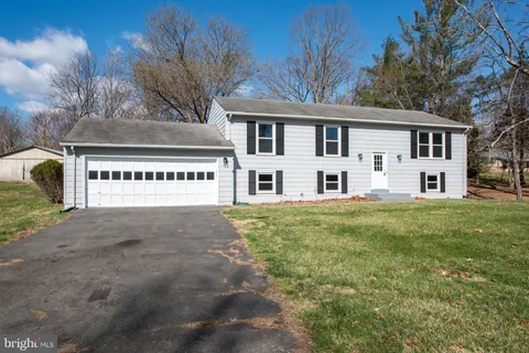 4328 Mountain View Drive, Haymarket, VA MLS: VAPW2090614