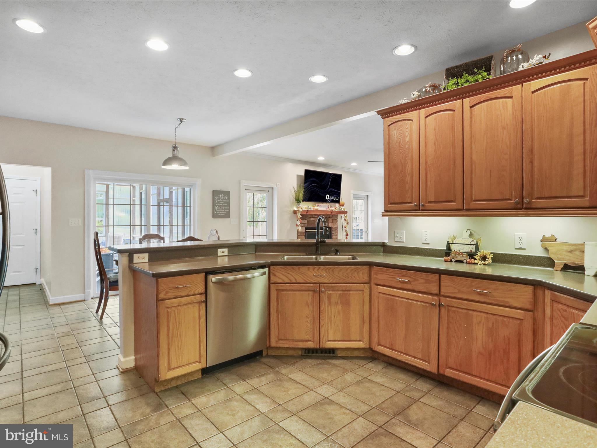 LAKE FRONT ROYAL - Residential