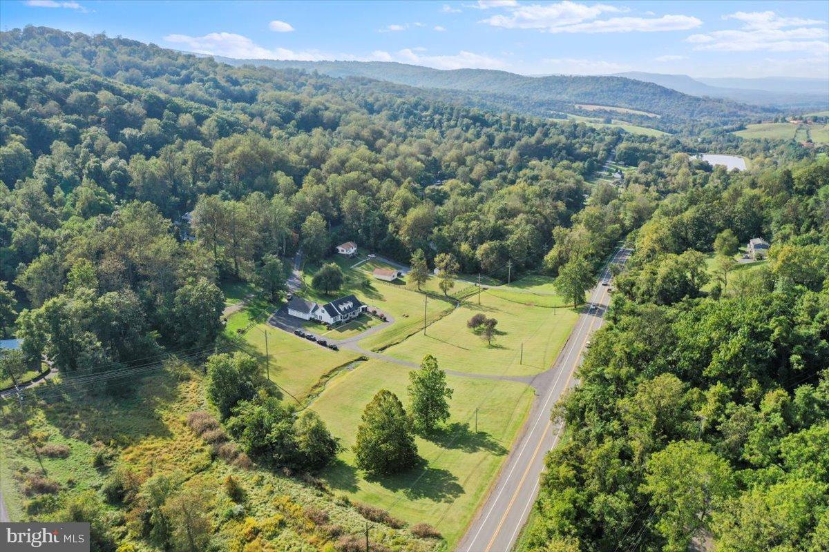 LAKE FRONT ROYAL - Residential