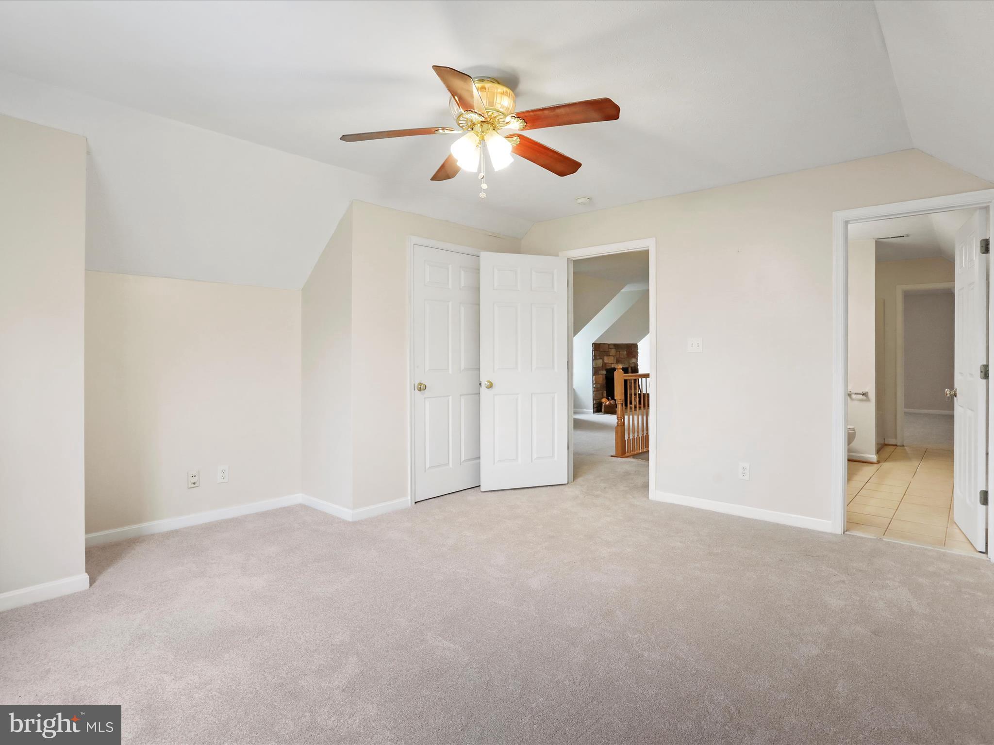 LAKE FRONT ROYAL - Residential