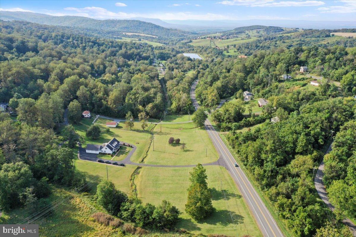 LAKE FRONT ROYAL - Residential