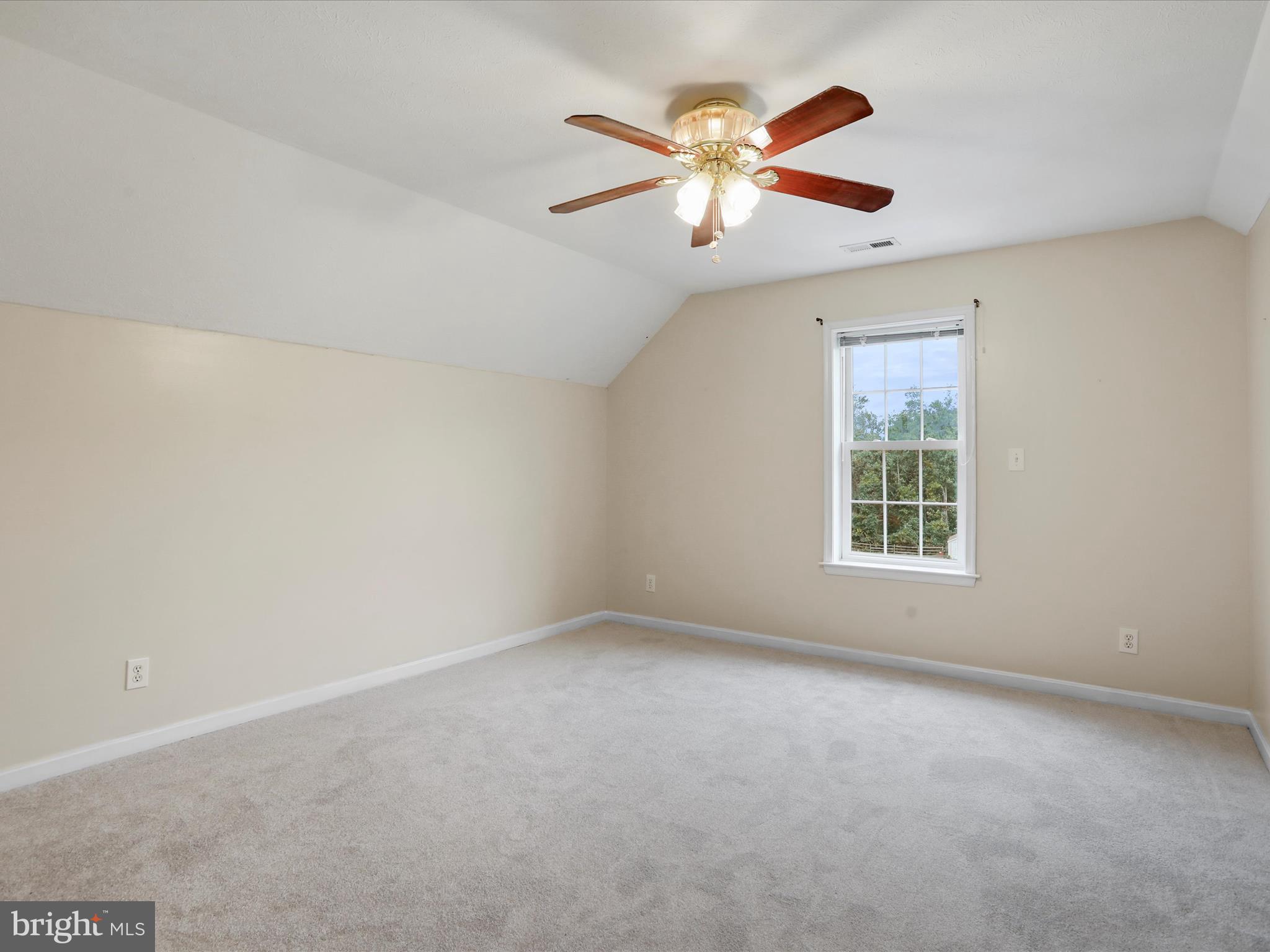 LAKE FRONT ROYAL - Residential