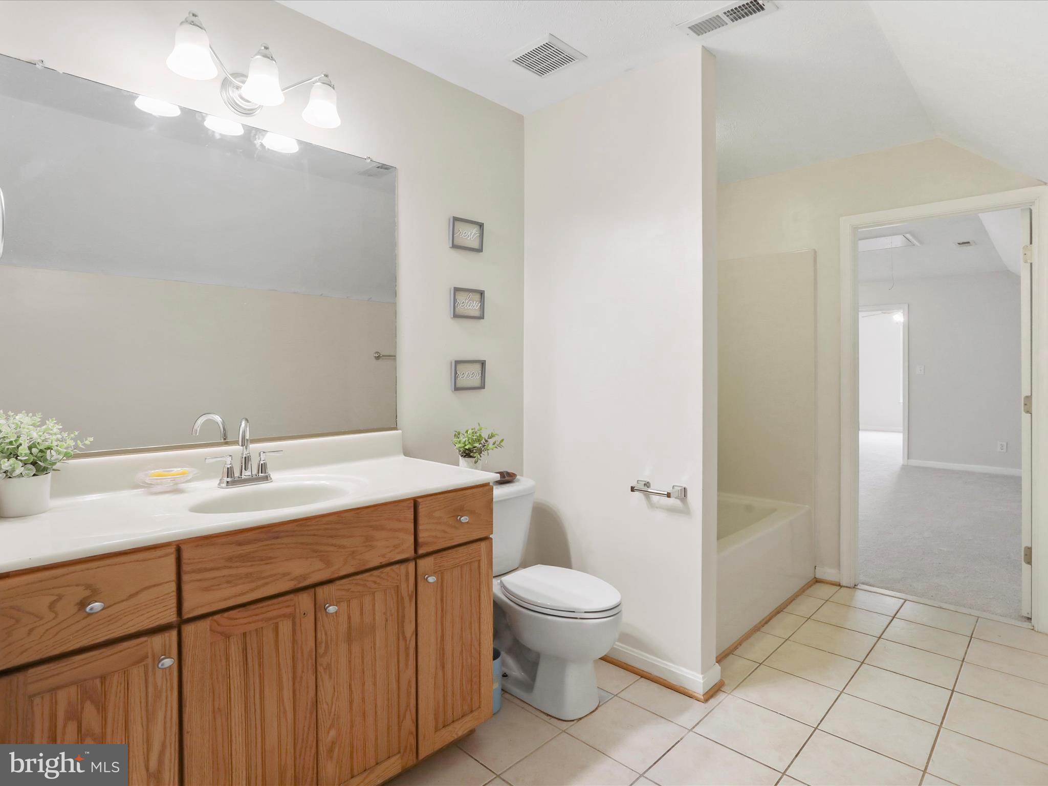 LAKE FRONT ROYAL - Residential