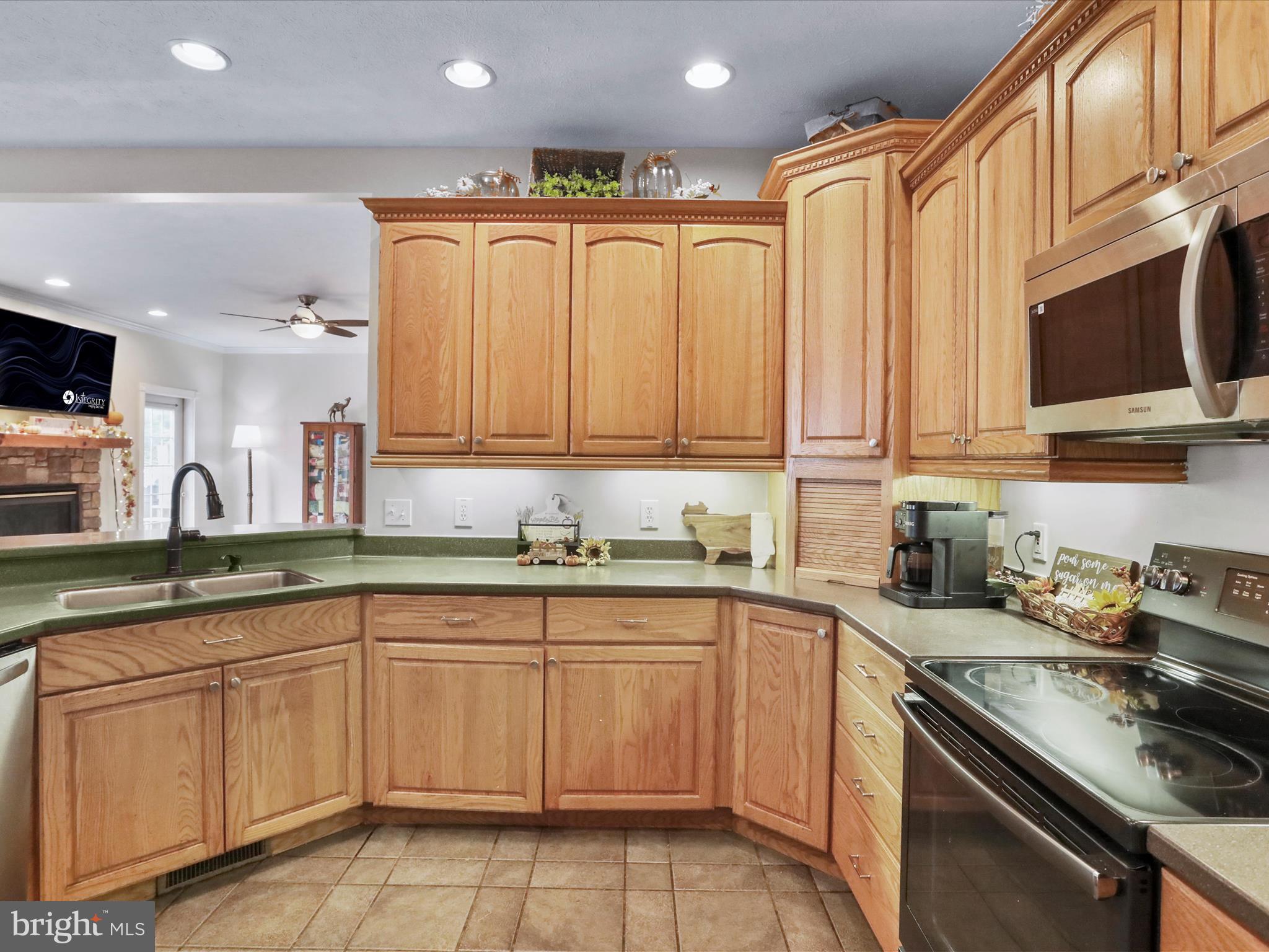 LAKE FRONT ROYAL - Residential