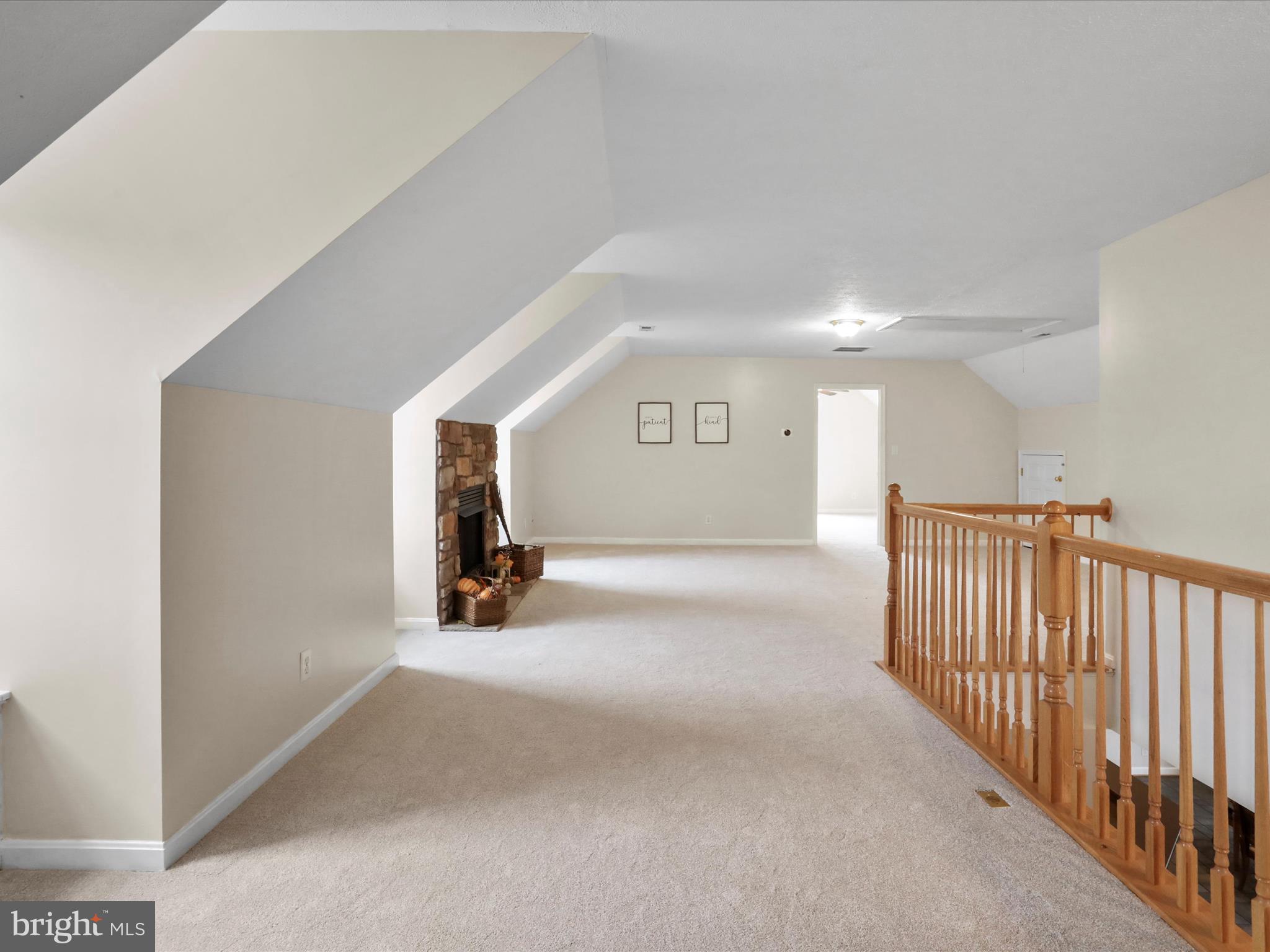 LAKE FRONT ROYAL - Residential