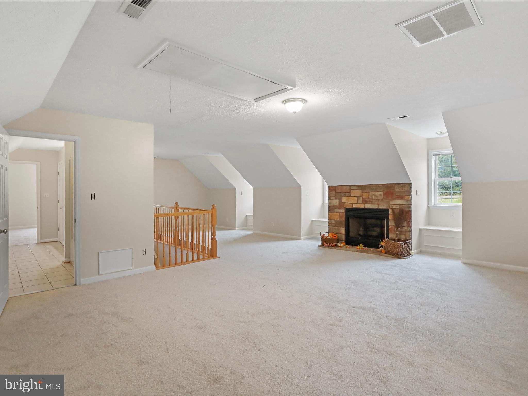 LAKE FRONT ROYAL - Residential