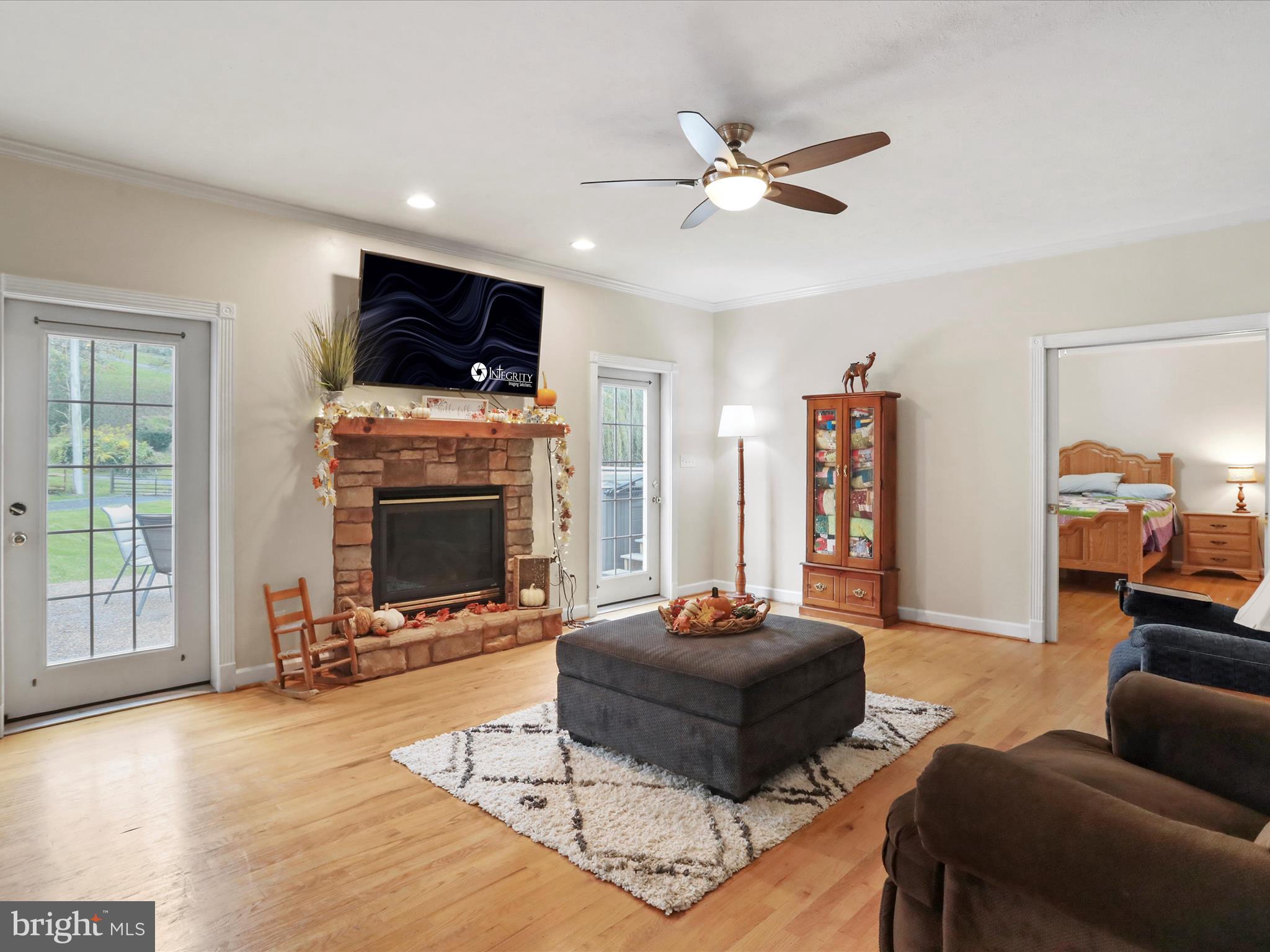 LAKE FRONT ROYAL - Residential