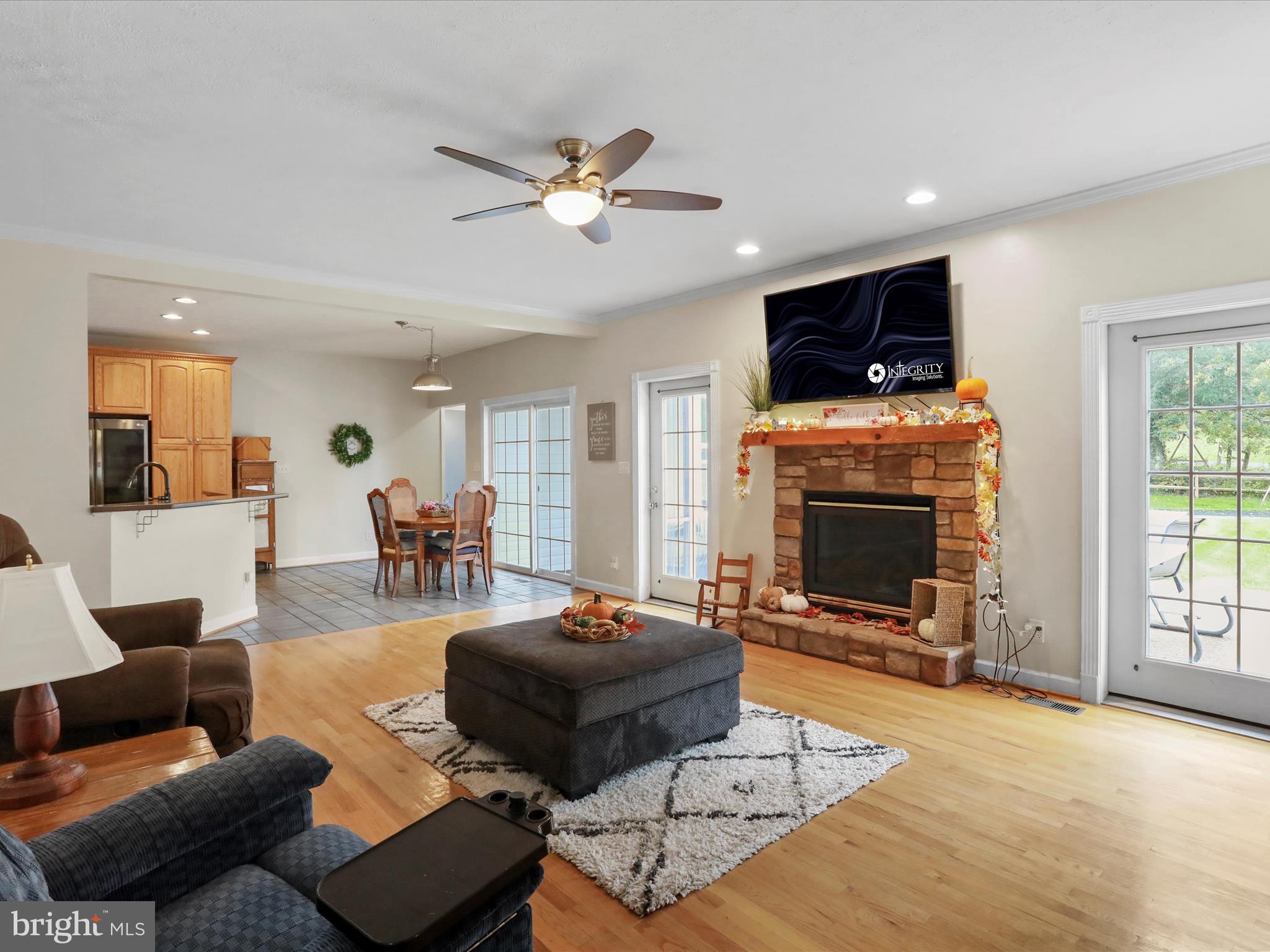 LAKE FRONT ROYAL - Residential