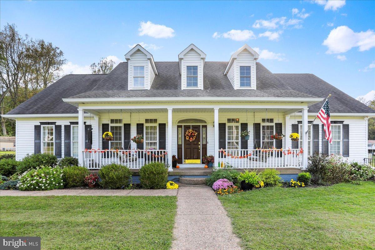 LAKE FRONT ROYAL - Residential