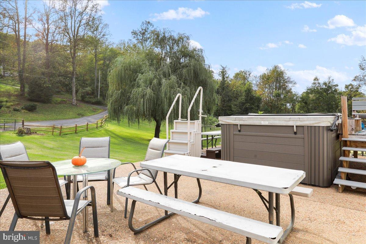 LAKE FRONT ROYAL - Residential