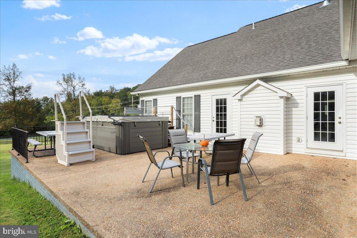 LAKE FRONT ROYAL - Residential