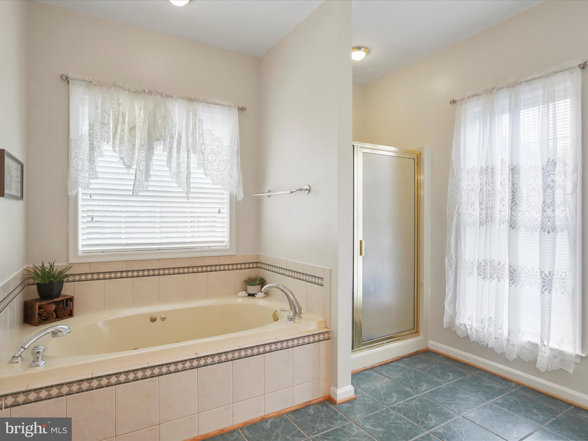 LAKE FRONT ROYAL - Residential