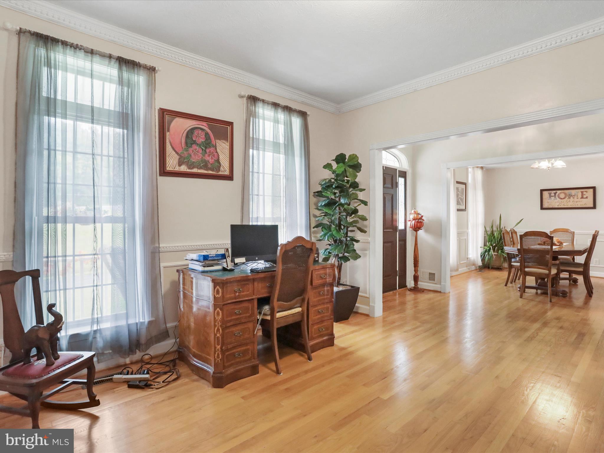 LAKE FRONT ROYAL - Residential