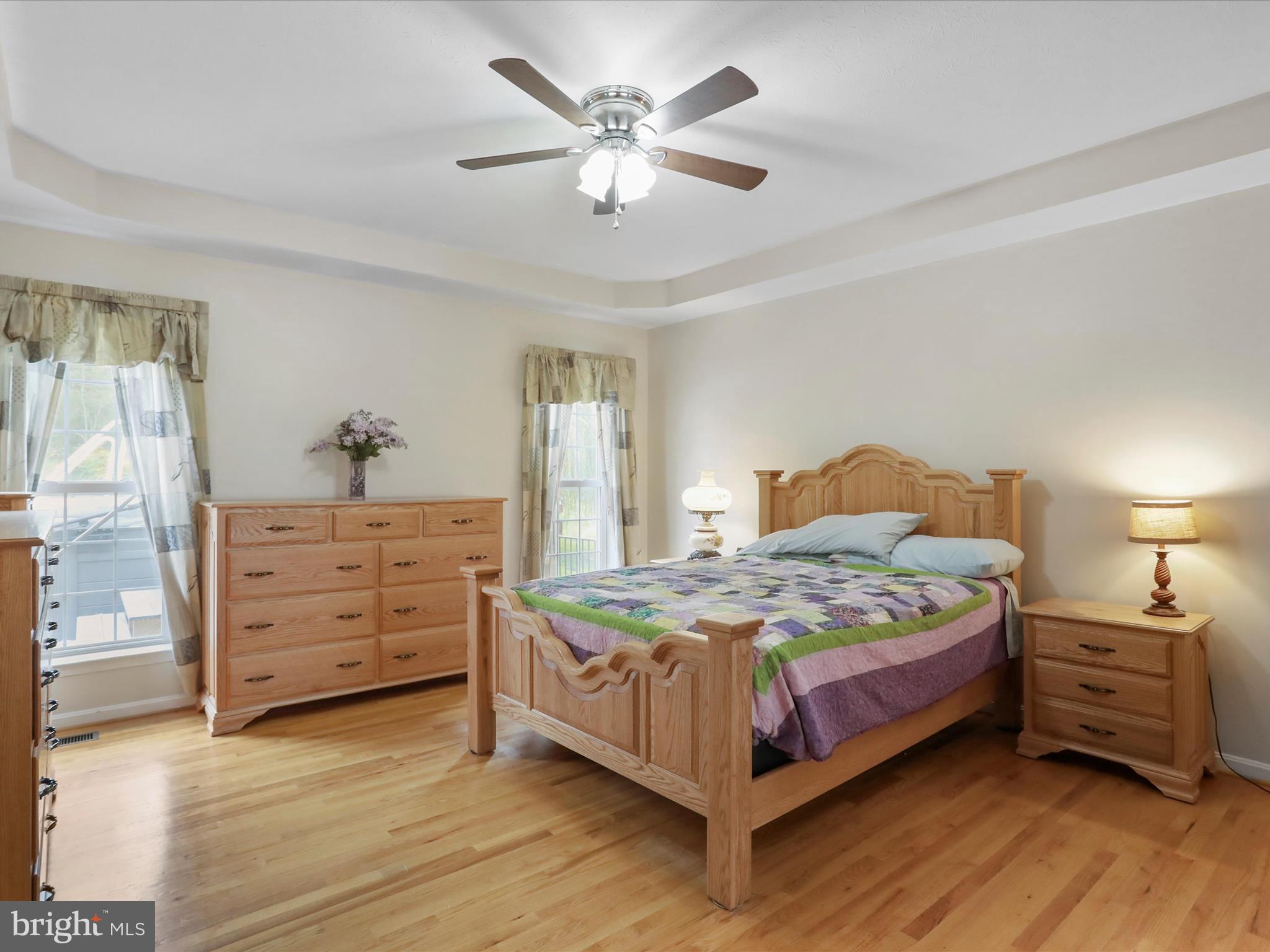 LAKE FRONT ROYAL - Residential