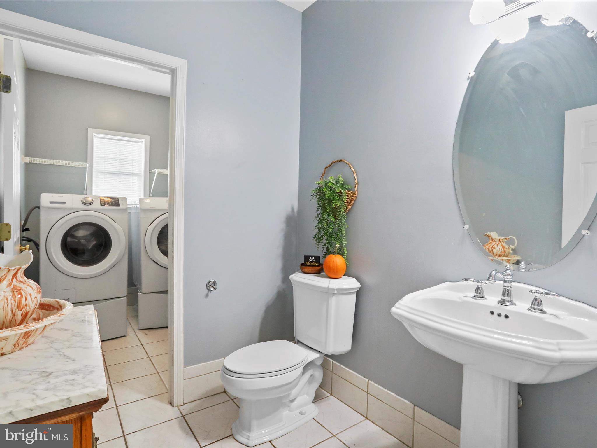 LAKE FRONT ROYAL - Residential