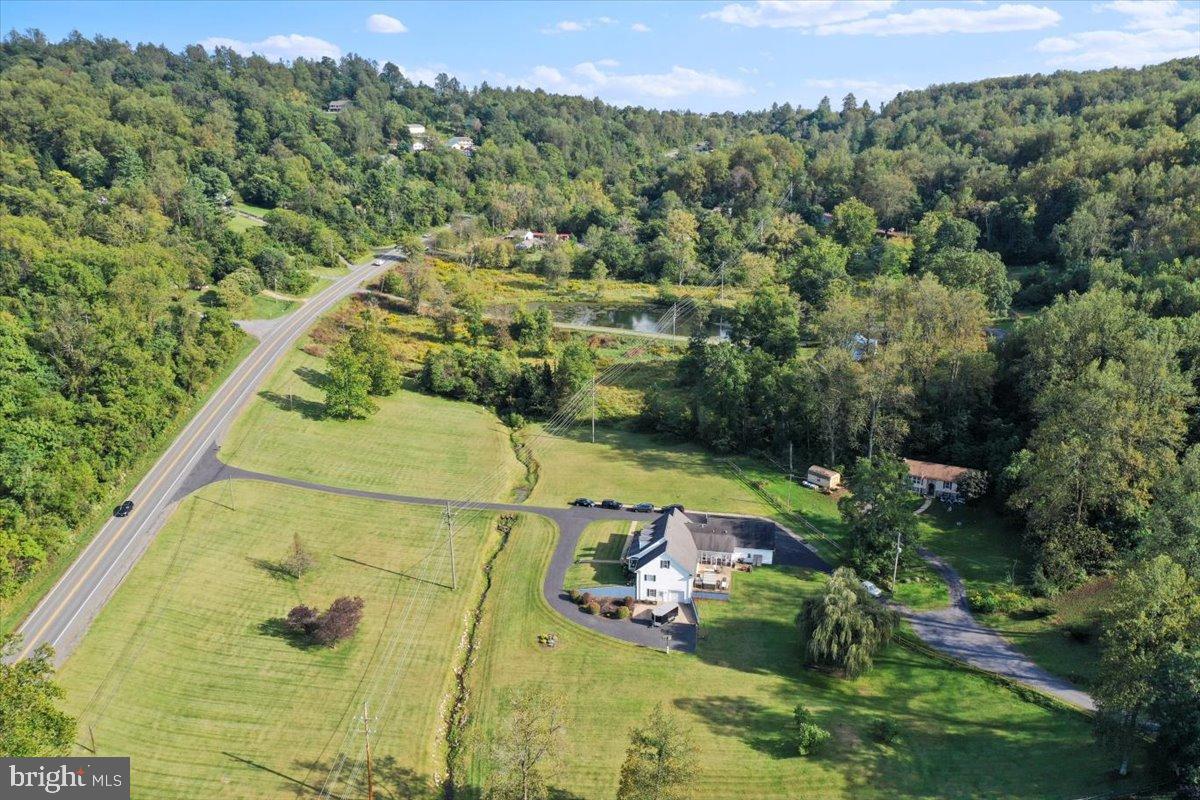 LAKE FRONT ROYAL - Residential