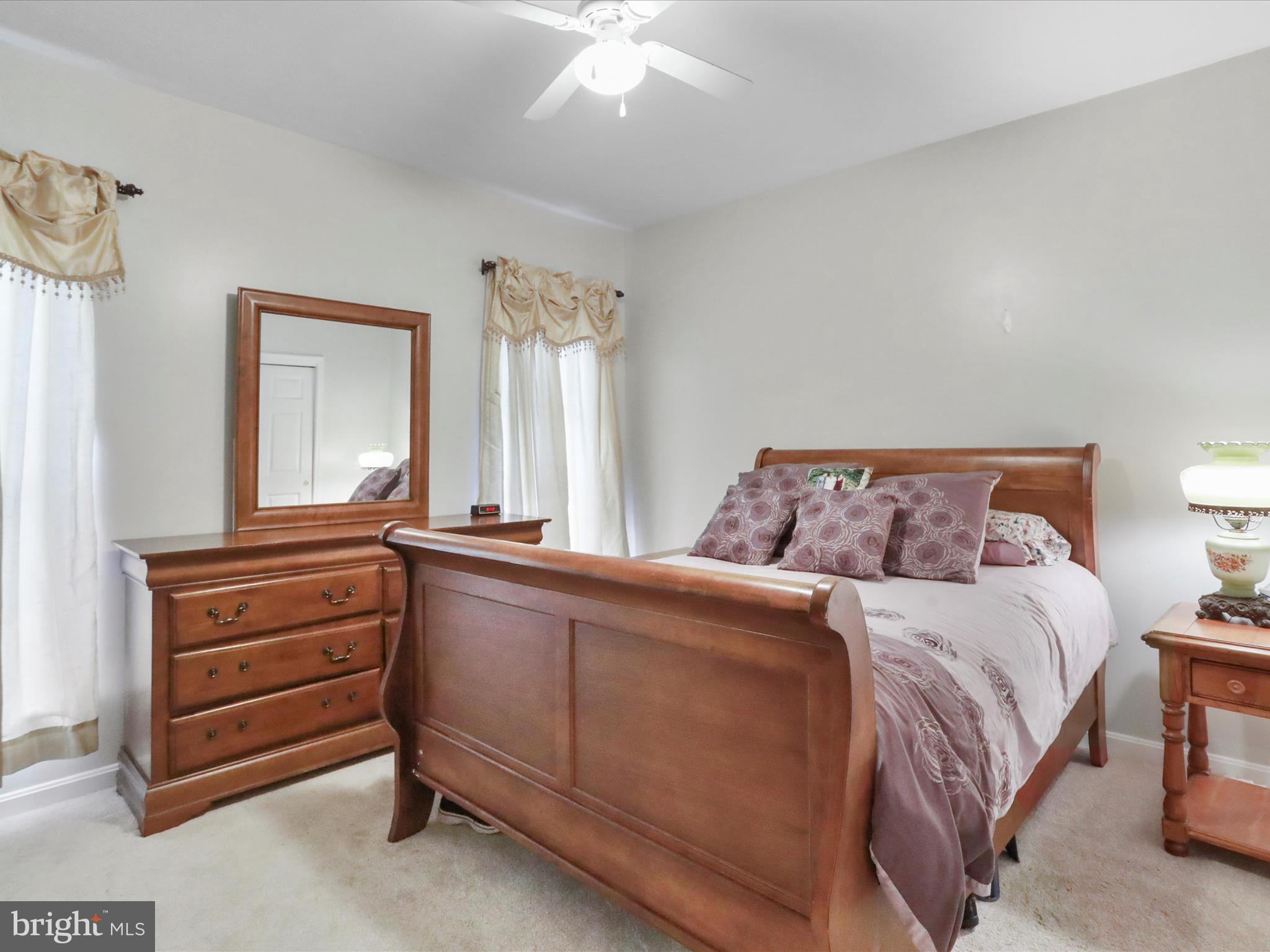 LAKE FRONT ROYAL - Residential