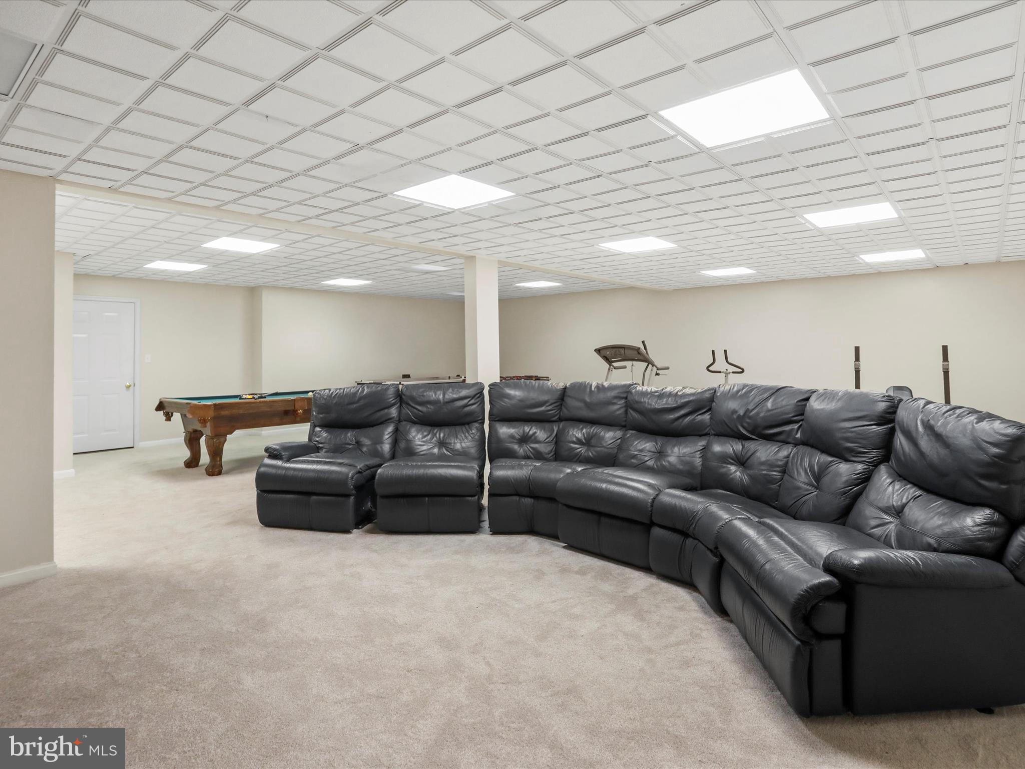 LAKE FRONT ROYAL - Residential