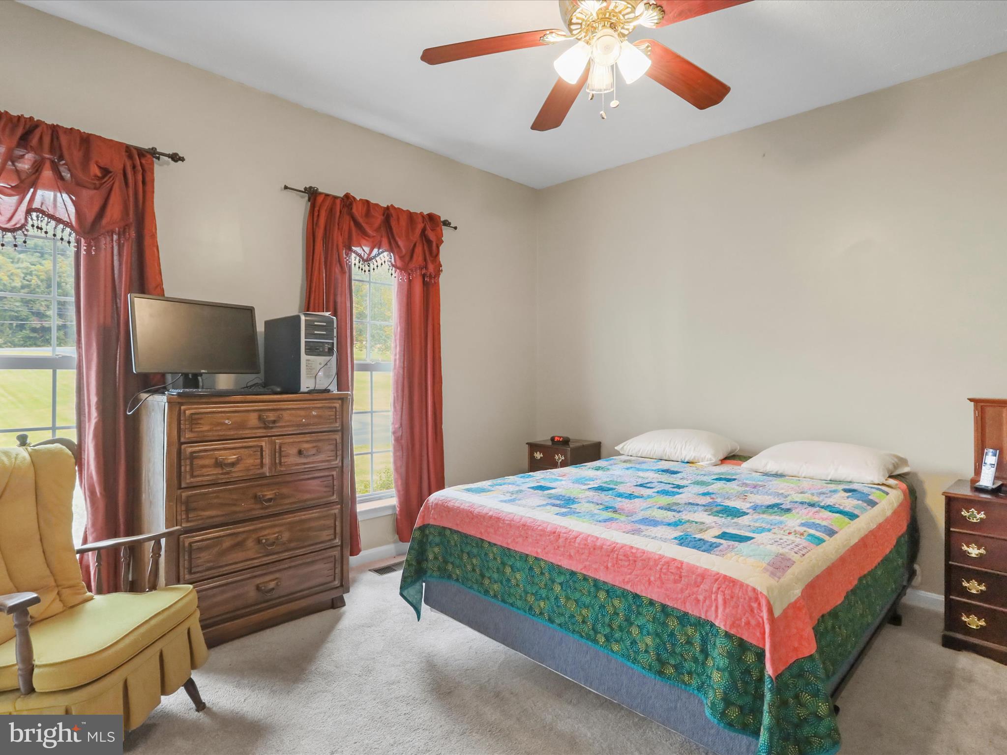 LAKE FRONT ROYAL - Residential