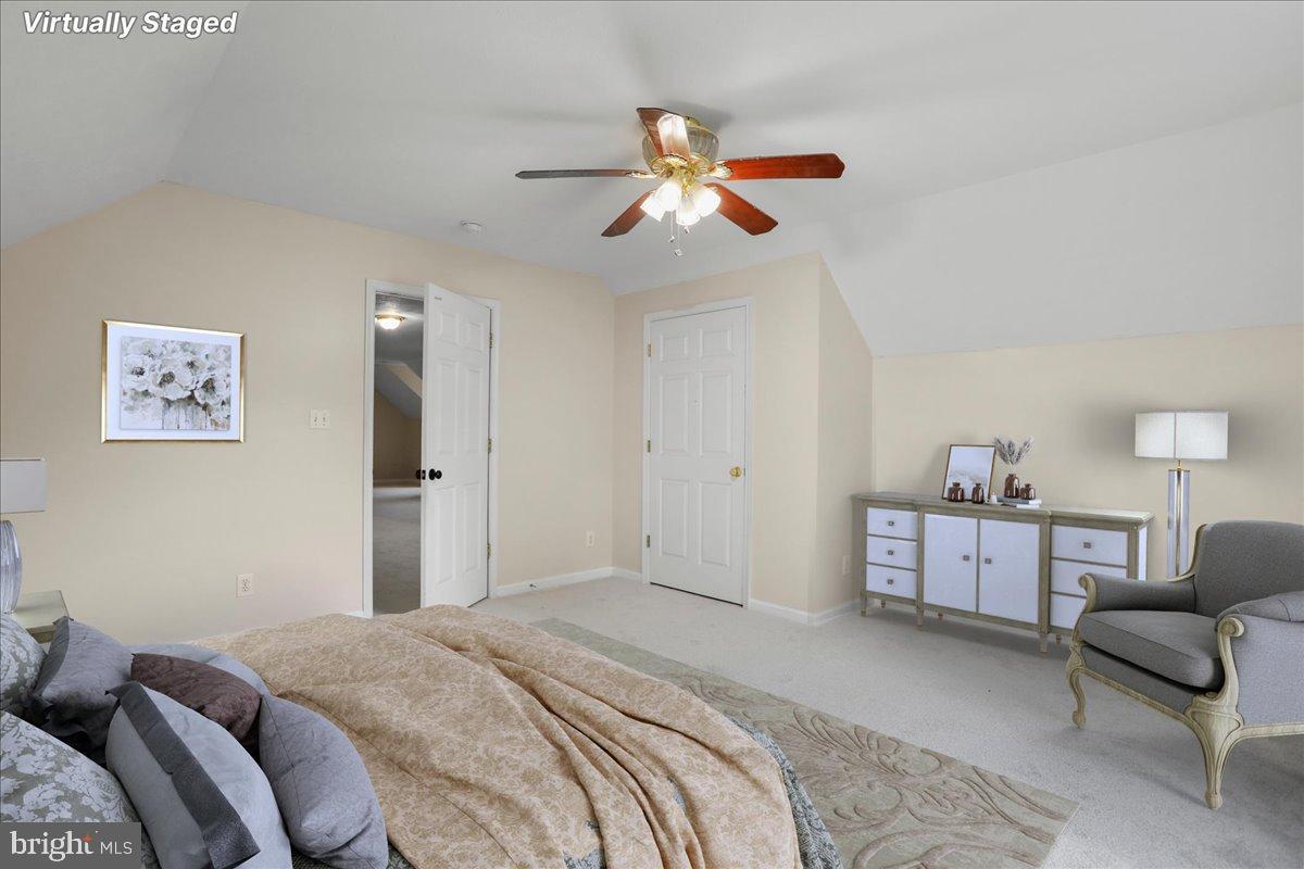 LAKE FRONT ROYAL - Residential