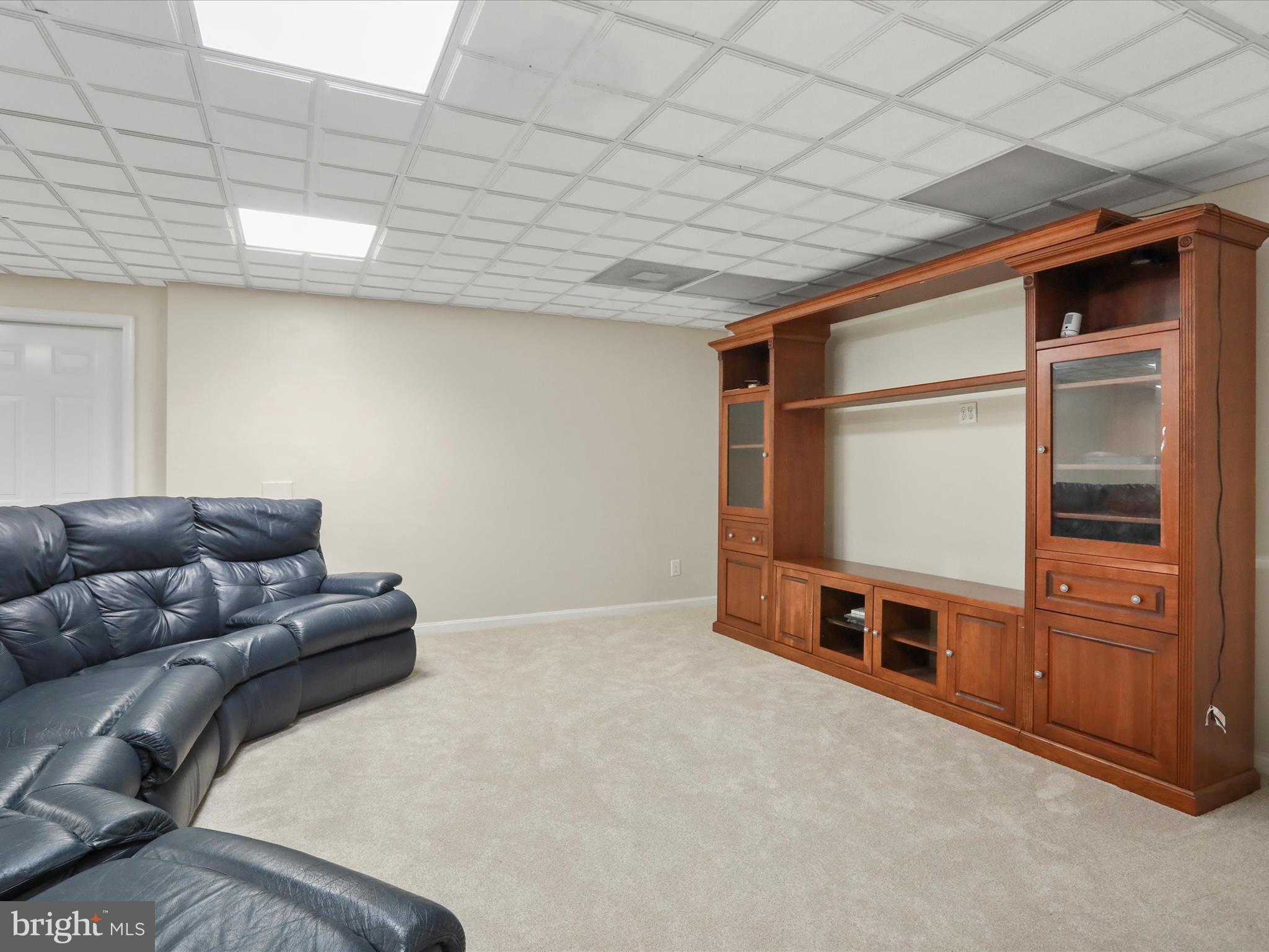 LAKE FRONT ROYAL - Residential