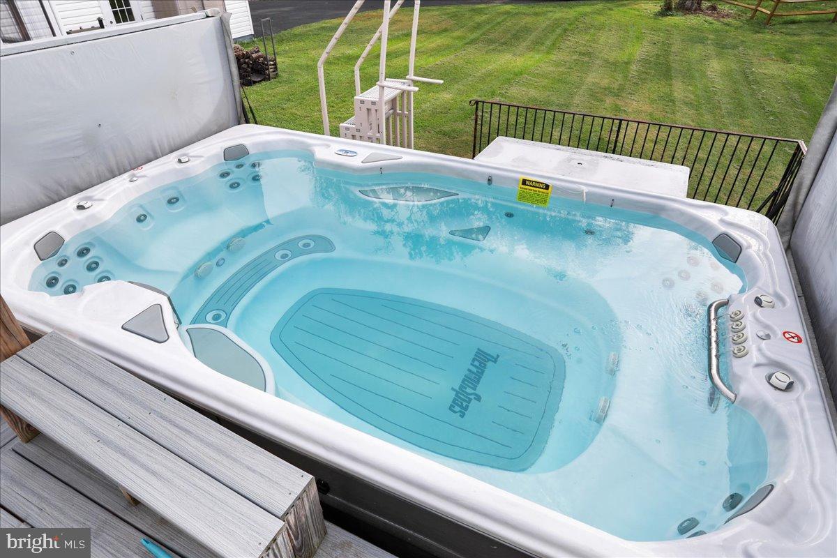 LAKE FRONT ROYAL - Residential