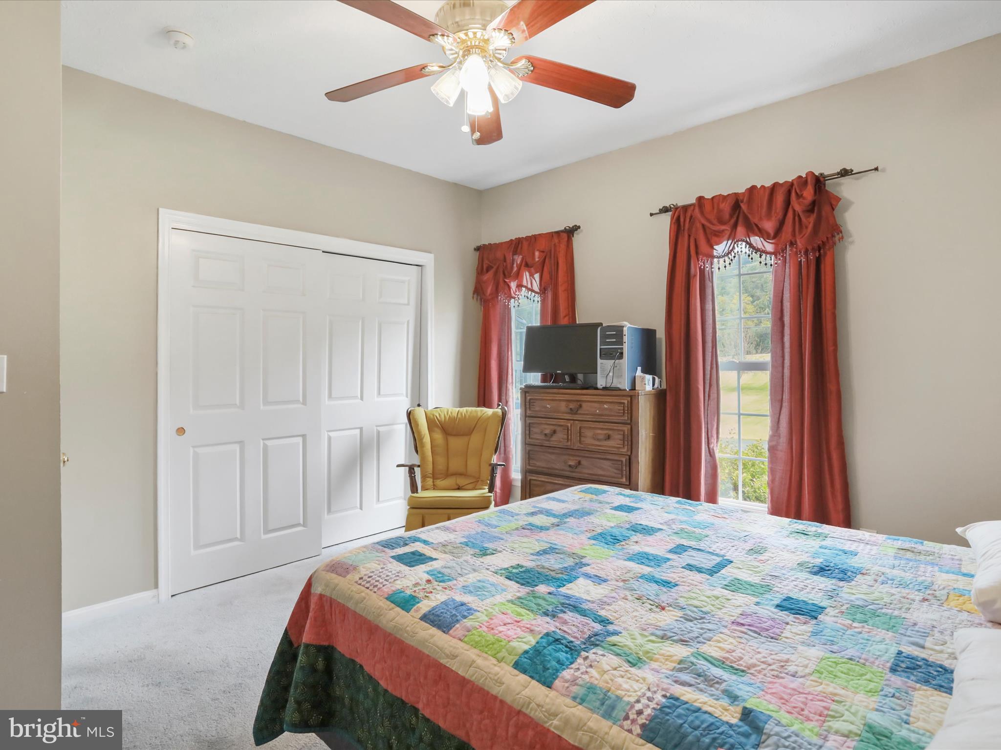 LAKE FRONT ROYAL - Residential