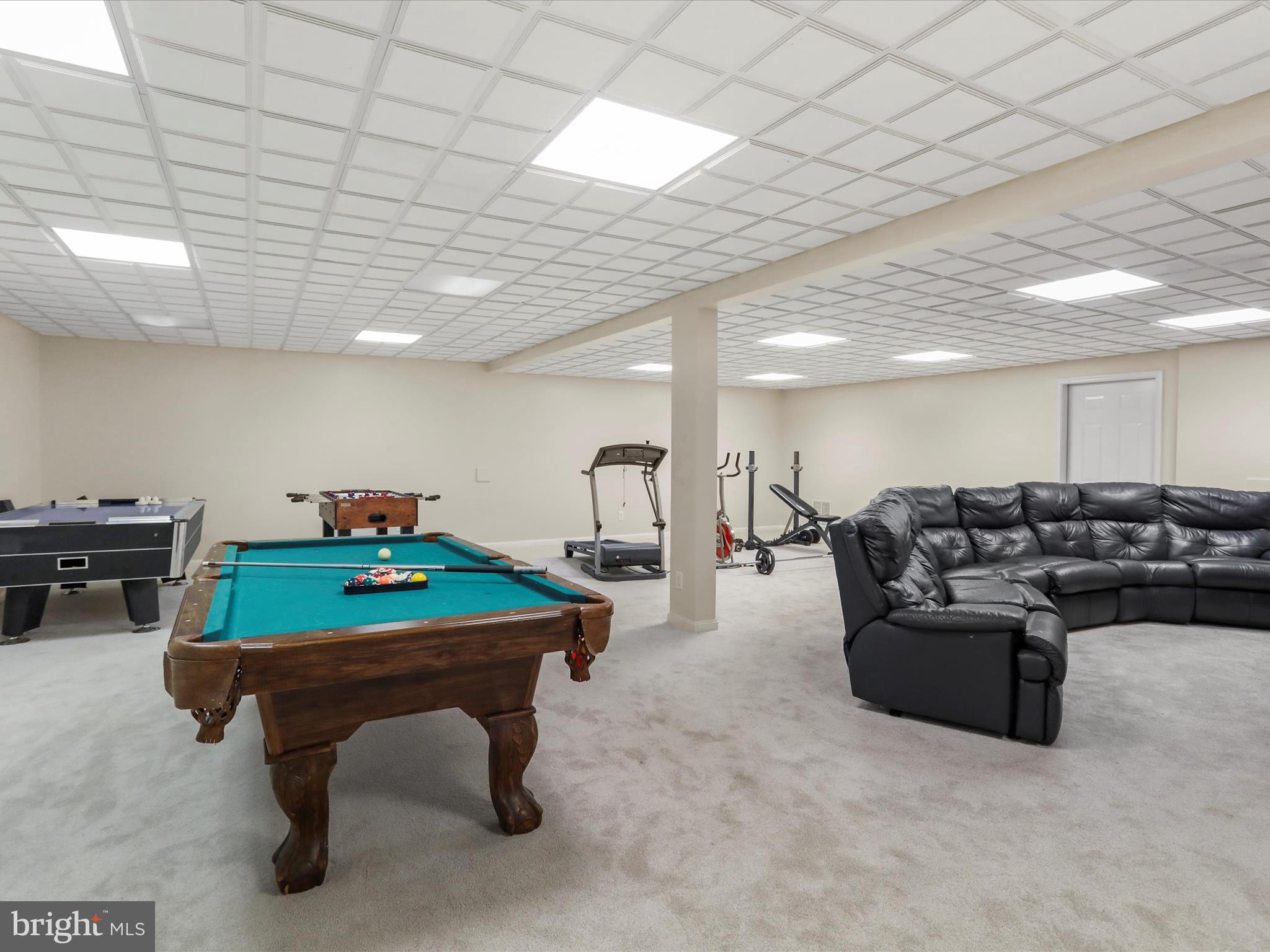 LAKE FRONT ROYAL - Residential