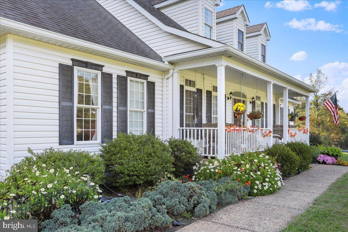 LAKE FRONT ROYAL - Residential