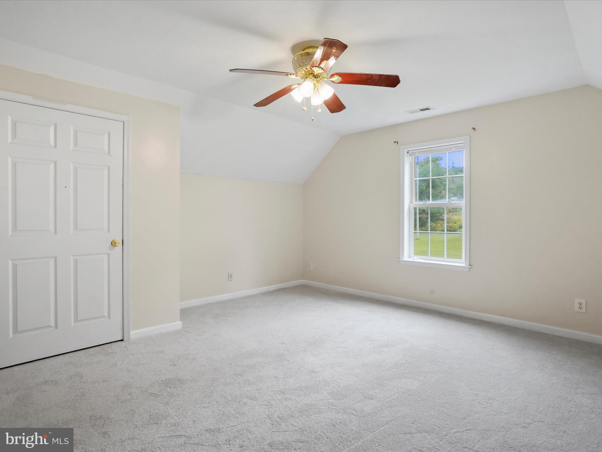 LAKE FRONT ROYAL - Residential