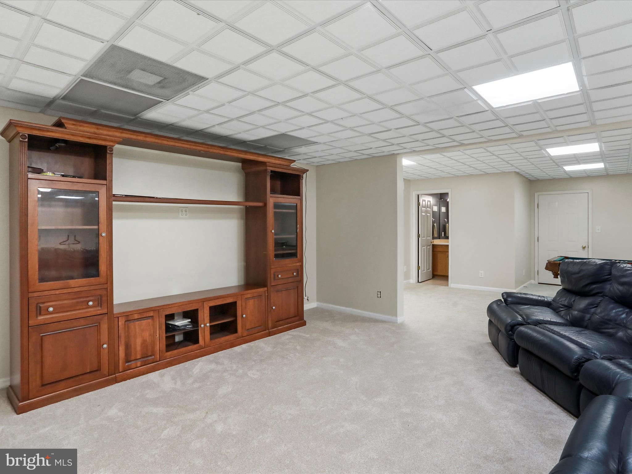 LAKE FRONT ROYAL - Residential