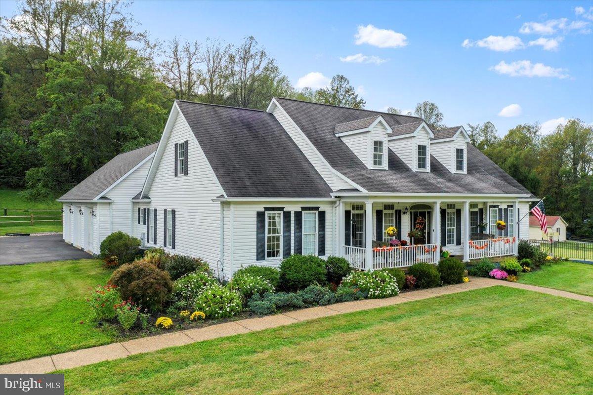 LAKE FRONT ROYAL - Residential