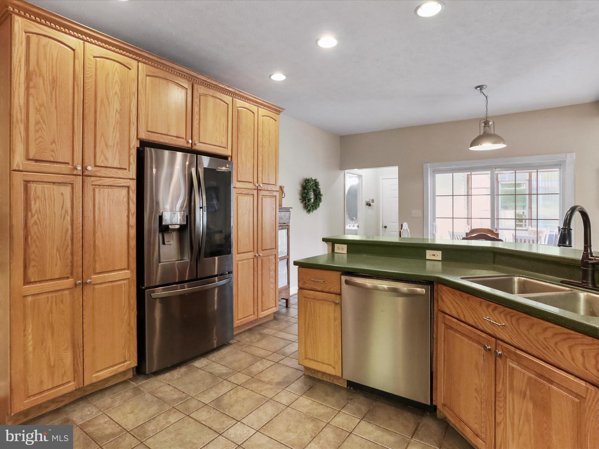 LAKE FRONT ROYAL - Residential